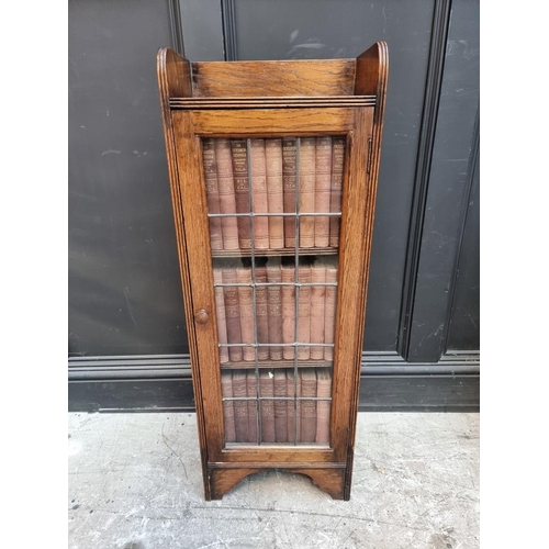 1060 - Books: The Encyclopaedia Britannica, 11th ed, 32 vols, in original oak bookcase, 36cm wide.... 