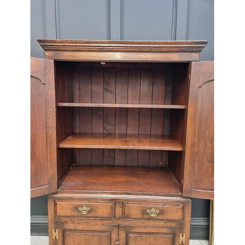 1062 - A good reproduction 'Ipswich' oak press cupboard, 103cm wide.