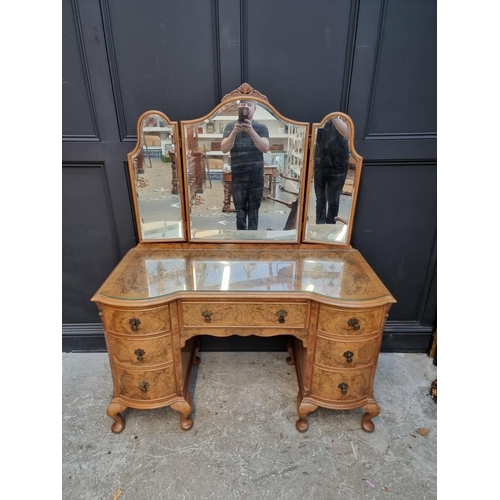 1063 - A good 1930s figured walnut mirror back dressing table, 124cm wide.