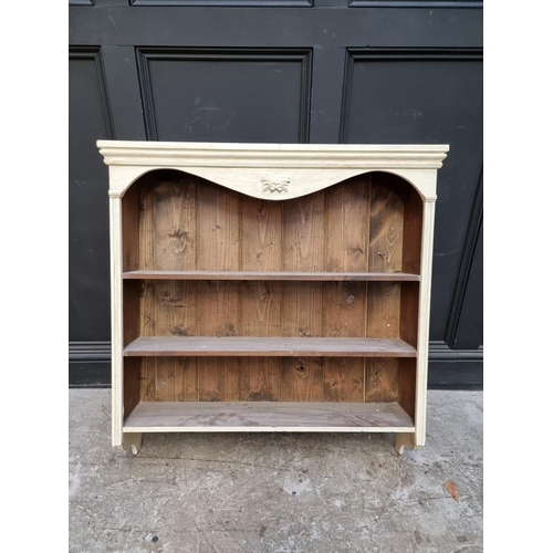 1123 - A painted pine hanging open bookcase, 95.5cm high x 92cm wide.