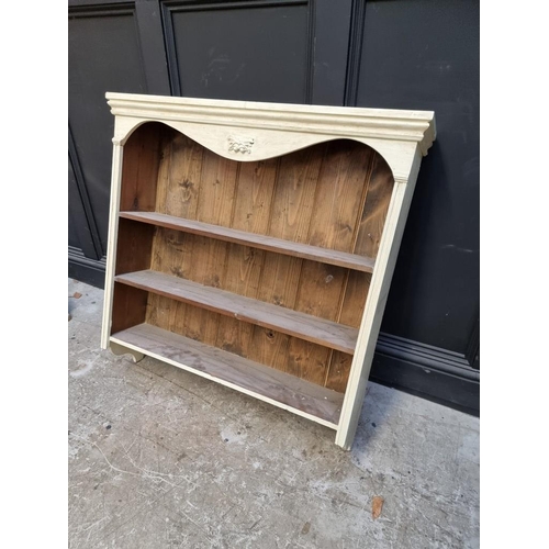 1123 - A painted pine hanging open bookcase, 95.5cm high x 92cm wide.