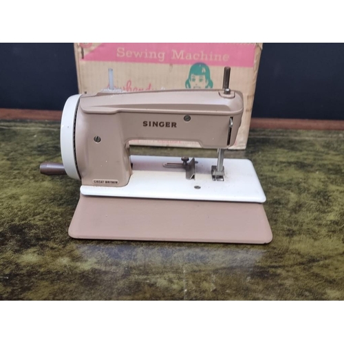 1188 - A vintage Singer child's sewing machine, in card box. 