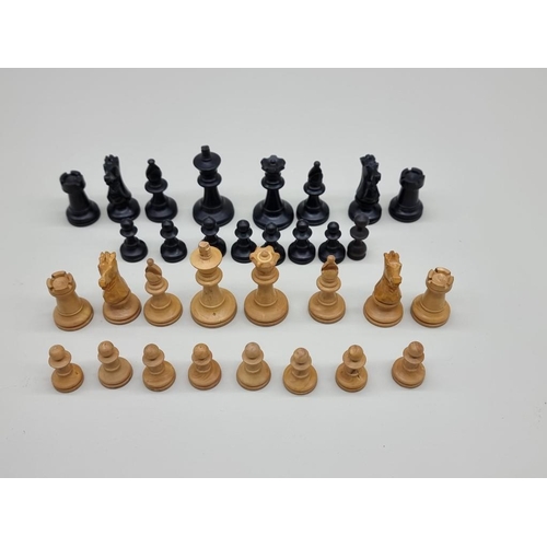 1240 - A boxwood and ebonized Staunton pattern chess set, king 5cm, pawn 2.6cm, in mahogany box, (lacking o... 