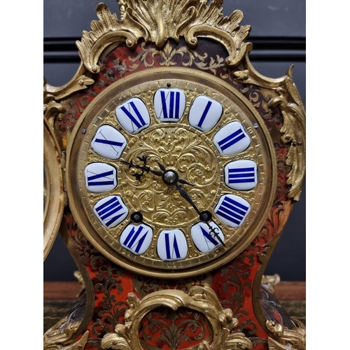 1264 - A good Louis XV style tortoisehell and Boulle mantel clock, 42cm high, with pendulum.... 