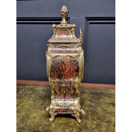 1264 - A good Louis XV style tortoisehell and Boulle mantel clock, 42cm high, with pendulum.... 