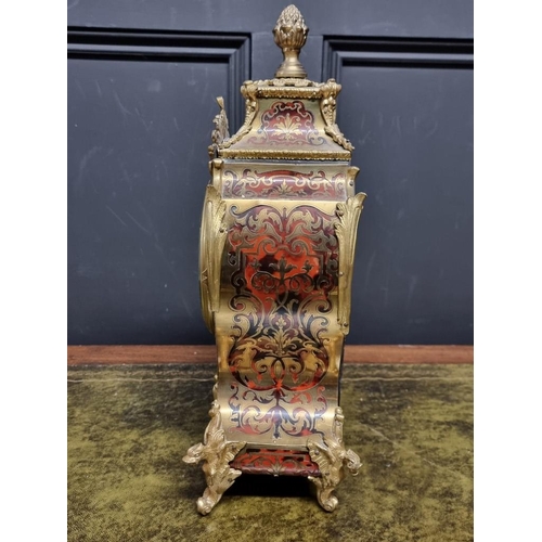 1264 - A good Louis XV style tortoisehell and Boulle mantel clock, 42cm high, with pendulum.... 