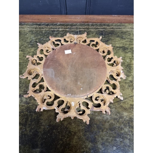 1271 - A small Florentine style carved giltwood frame mirror, 34cm diameter.