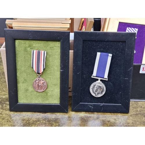 1301 - A collection of reproduction and replica medals, each on framed mount. (31)