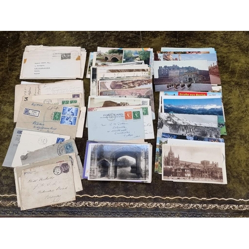 1305 - A group of letters, postcards and postal covers, mostly 20th century, to include air mail covers and... 