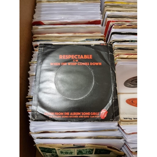 1558 - A large collection of 45rpm vinyl records. (approx 400)