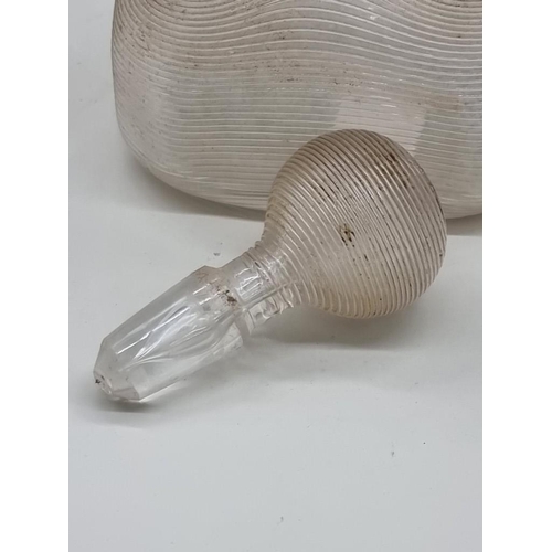 1448 - A ribbed clear glass and silver mounted glug glug decanter and stopper, 24cm high. ... 