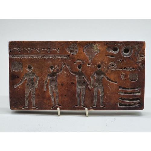 1483 - A 19th century treen mould, 23cm wide.