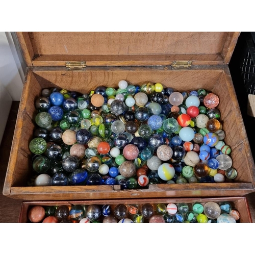 1490 - A large collection of antique marbles. 