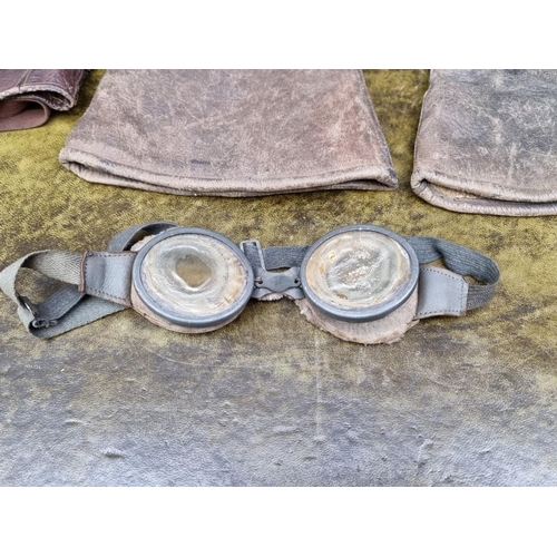 1502 - A World War II German leather flying helmet, gloves and goggles.