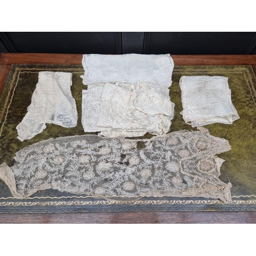 1509 - A quantity of Honiton and other lace. 