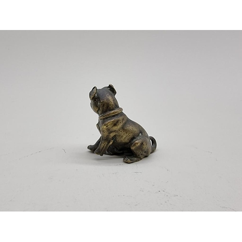 1531 - A small bronze figure group of a bulldog and puppy, 6cm high.