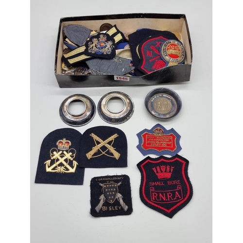 1545 - A collection of military badges, medals and related. 