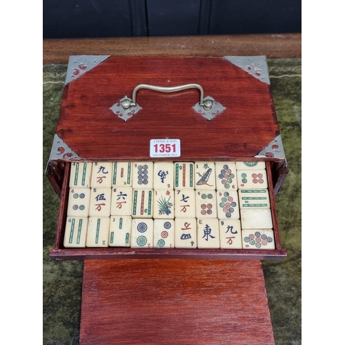 1351 - A bone and bamboo mahjong set, in stained wood box.