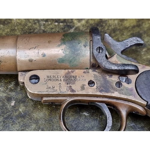 1693 - A Webley & Scott WWI British military signal pistol, dated 1917.With deactivation certificate da... 