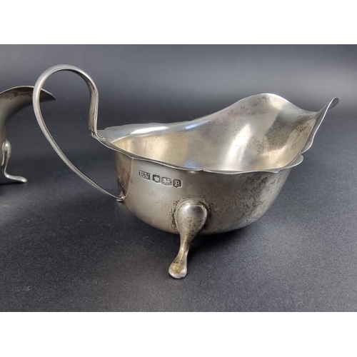 111 - A pair of silver sauce boats, by Viner's Ltd, Sheffield 1932, 201g.