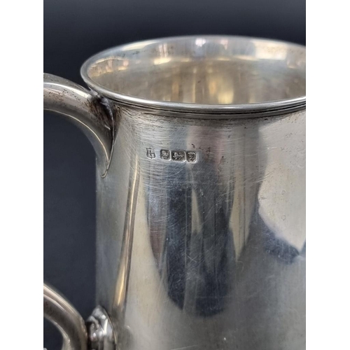 14 - A silver tankard, by Thomas Bradbury & Sons Ltd, Sheffield 1915, 12.5cm high, 342g.... 