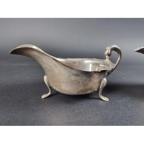 141 - A pair of silver sauce boats, by Viner's Ltd, Sheffield 1937, 239g.