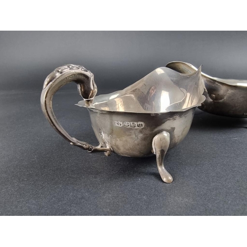 141 - A pair of silver sauce boats, by Viner's Ltd, Sheffield 1937, 239g.