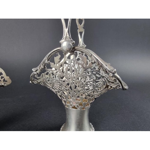 160 - A pair of silver bonbon baskets, by Henry Matthews, Birmingham 1912, 19cm to top of handle, 262g.... 