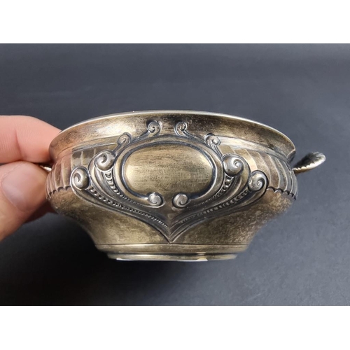 163 - An Edwardian silver twin handled quaich, by Henry Stratford Ltd, London 1901, 13cm wide, 97g.... 