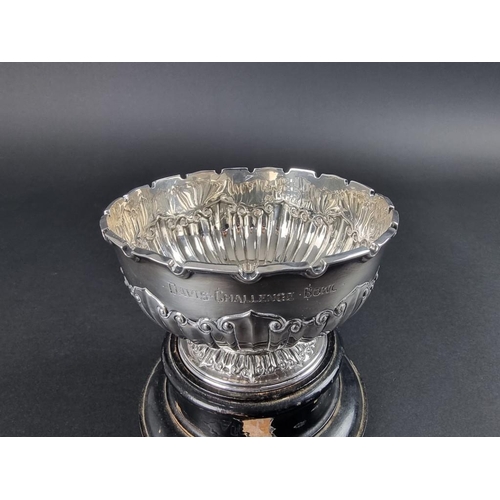 172 - A silver golfing trophy cup, by Atkin Brothers, Sheffield 1938, 11cm diameter, on socle, 156g.... 