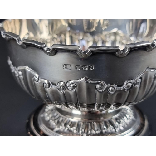 172 - A silver golfing trophy cup, by Atkin Brothers, Sheffield 1938, 11cm diameter, on socle, 156g.... 