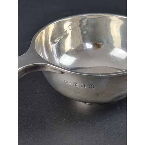 19 - A silver quaich, by Brook & Son, Edinburgh 1922, 15cm wide, 150g.