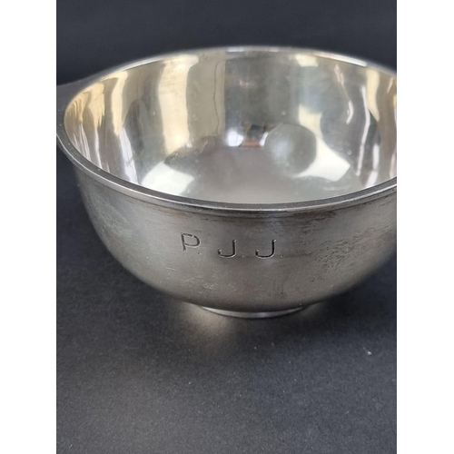 19 - A silver quaich, by Brook & Son, Edinburgh 1922, 15cm wide, 150g.