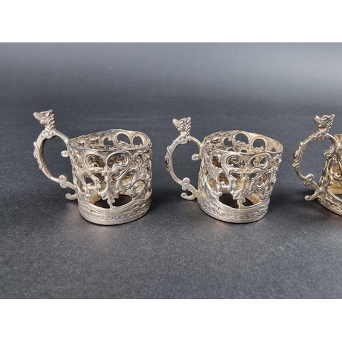 204 - A set of six Victorian silver liqueur cups, by Martin Hall & Co Ltd, Birmingham 1915, 4.5cm... 