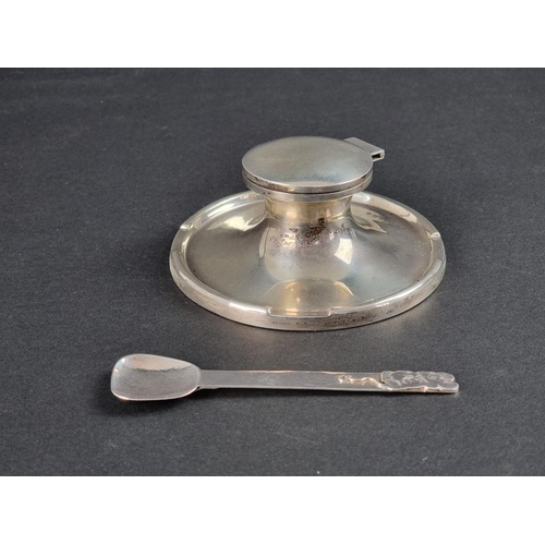 205 - A silver capstan inkwell, by A & J Zimmerman Ltd, Birmingham 1932; together with a silver child'... 