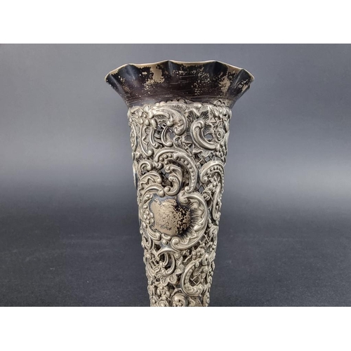 218 - A Victorian silver pierced vase, William Comyns & Sons, London 1895, 15cm, 105.7g.... 