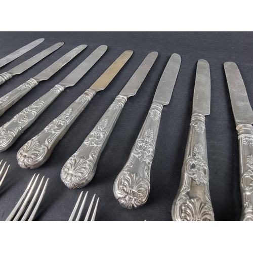 233 - A set of twelve William IV silver Kings pattern tea knives, by William Nowill, Sheffield 1835; toget... 