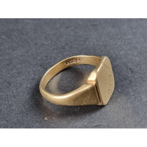 251 - A 9ct gold signet ring, 7.9g.