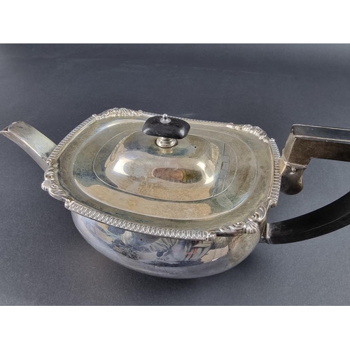 3 - A silver teapot, by James Parkes, London 1913, 9cm high excluding handle, 628g.