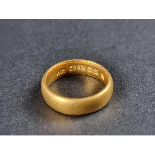 306 - A 22ct gold wedding band, 7.6g.