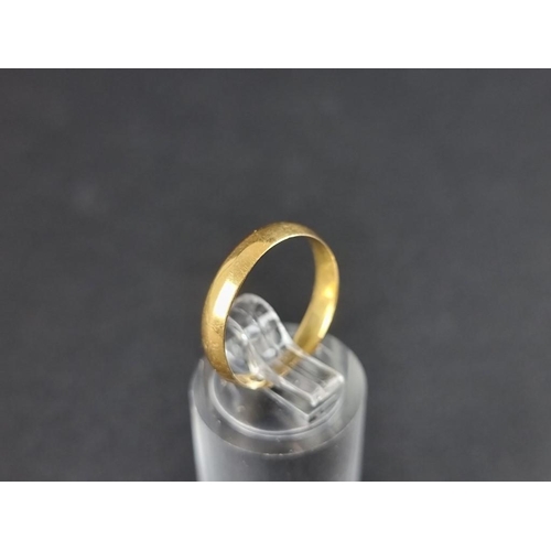 314 - A 22ct gold wedding band, 2.2g.