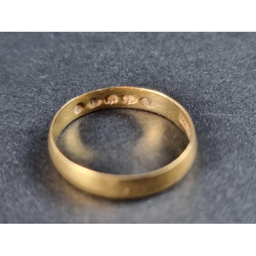 314 - A 22ct gold wedding band, 2.2g.