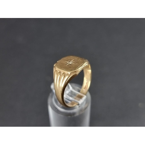 315 - A 9ct gold signet ring, set diamond to centre, size Q, gross weight 5.8g.