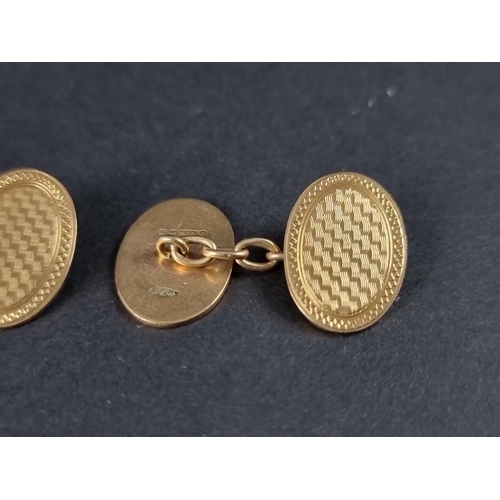 320 - A pair of 9ct gold cufflinks, 8g.