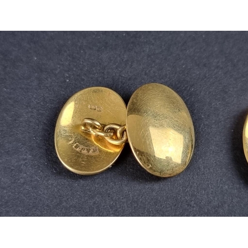 322 - A pair of 18ct gold cufflinks, 9g.