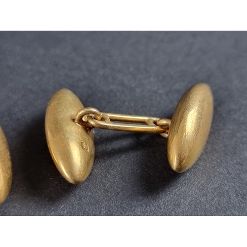 323 - A pair of Victorian yellow metal torpedo shaped cufflink, stamped 18, each head 19mm long.... 