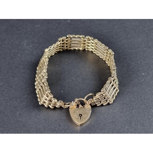 353 - A 9ct gold gate bracelet, having padlock clasp, 26g