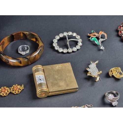 409 - A quantity of costume jewellery.