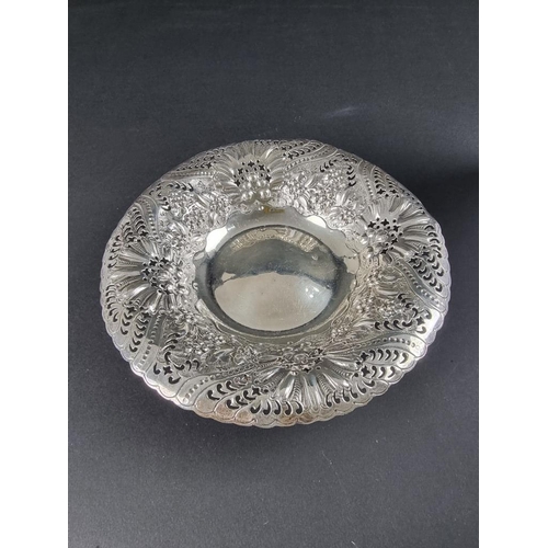 46 - A Victorian pierced silver footed bowl, by Martin, Hall & Co, Sheffield 1892, 18.5cm diameter, 2... 