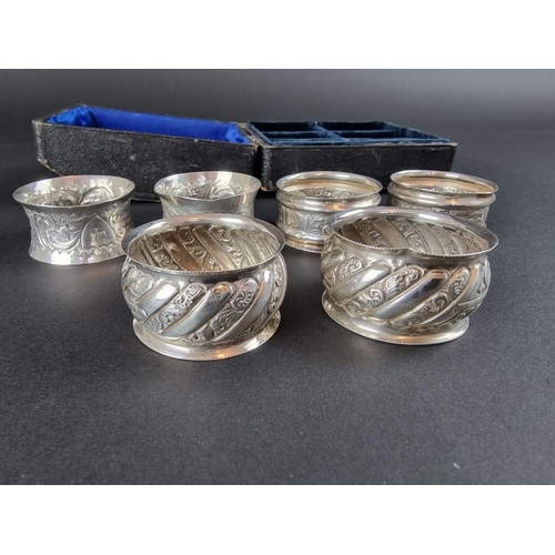 47 - A cased set of six pairs of silver napkin rings, by William Devenport, Birmingham 1894, 51g.... 